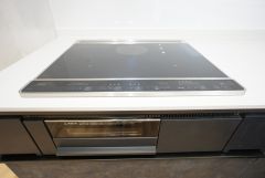 お手入れのしやすいIHクッキングヒーターです。3口コンロなので、効率よくお料理が楽しめます。毎日のお料理も楽しくなりますね＾＾