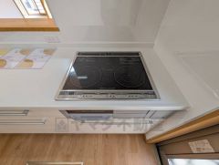 お手入れのしやすいIHクッキングヒーターです。3口コンロなので、効率よくお料理が楽しめます。毎日のお料理も楽しくなりますね＾＾ 