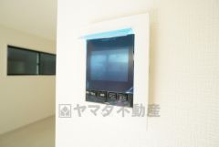 防犯はもちろん、セールスマン対策にもなるモニター付きインターホンです。 来訪者の顔が見えるので安心ですね＾＾