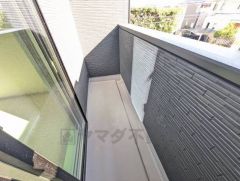 陽当たり、風通しの良いバルコニー＾＾天気のいい日にはお布団もまとめて干せそうですね＾＾