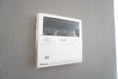 おいだき機能つきなのでお風呂に入る時間が異なるご家庭には嬉しいですね。ボタン一つで快適で便利な生活が＾＾