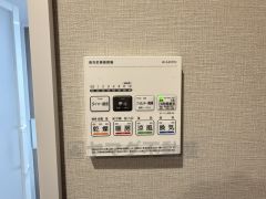 浴室暖房乾燥機には、暖房、乾燥、涼風、換気の4つの機能が付いています。タイマー付きです。換気・雨の日の洗濯も安心です＾＾