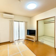 家族が集まる開放的なリビング。思い思いの時間を過ごしたり食事をしたり、素敵な団らんの場になりますね。 