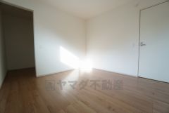 家具を選ばないナチュラルなフローリングとシンプルなクロスです＾＾