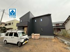 西鉄天神大牟田線「端間」駅まで徒歩9分＾＾小郡鳥栖南スマートIC（車5分/2.5ｋｍ）＾＾フレスポ鳥栖（車8分/3.7ｋｍ）＾＾4LDK。敷地面積約45坪＾＾