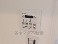 浴室暖房乾燥機には、暖房、乾燥、涼風、換気の4つの機能が付いています。タイマー付きです。換気・雨の日の洗濯も安心です＾＾