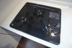 複数の調理を一度に行うことができる3口コンロ。効率よくお料理が出来ます。毎日のお料理も楽しくなりますね＾＾