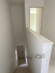 リビング階段は顔を合わせる時間が増えるので、ご家族とのコミュニケーションがとりやすく距離がグッと縮まりそうですね＾＾ 見通しがよく昇降しやすいストレートタイプの階段です。 