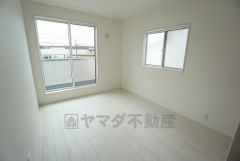 南側にバルコニーがありますので天気の良い日にすぐお布団を干すこともできますね＾＾