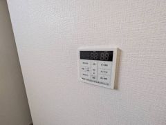おいだき機能つきなのでお風呂に入る時間が異なるご家庭には嬉しいですね。ボタン一つで快適で便利な生活が＾＾