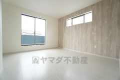 主寝室としてお使いいただけそうなこちらのお部屋は、日当たりが良く、爽やかな風を感じて起きる朝は、快適生活の始まりに＾＾