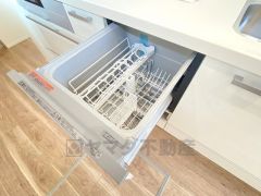 炊事時間を大幅に短縮できる食器洗浄乾燥機付き＾＾食器を洗う手間が減るので家族とのコミュニケーションの時間や自分の時間が増えますね。