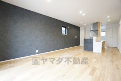 17.7帖。家族が集まる開放的なリビング。思い思いの時間を過ごしたり食事をしたり、素敵な団らんの場になりますね。