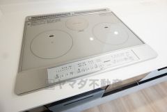 お手入れのしやすいIHクッキングヒーターです。3口コンロなので、効率よくお料理が楽しめます。毎日のお料理も楽しくなりますね＾＾