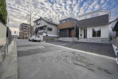 前面道路は北東側約5.81ｍの公道に面しています。