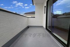 陽当たりの良いバルコニーです。お洗濯やお布団干しはもちろん、日光浴スペースにも＾＾足元は防水工事施工済です。