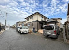 前面道路は北側約6ｍの公道に面しています。 幅員が大きいので駐車もラクラクできそうですね＾＾