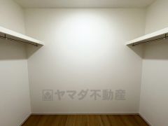 収納力豊富なウォークインクローゼット付き。洋服や小物などを1箇所にまとめて美しい収納を実現します＾＾