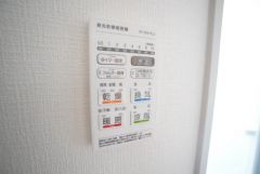 雨の日の洗濯も安心できる浴室暖房乾燥機付き浴室。リモコンで操作もボタン1つで簡単。