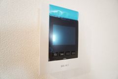 防犯性、セキュリティ対策に安心できるテレビモニター付きインターフォンです。セールスマン対策にもなり安心できます。