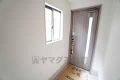 採光も考えられた明るい玄関です＾＾