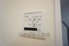 浴室暖房乾燥機には、暖房、乾燥、涼風、換気の4つの機能が付いています。タイマー付きです。換気・雨の日の洗濯も安心です＾＾