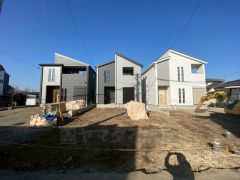 2026年1月撮影。真ん中が2号棟。全3区画の新築戸建です＾＾