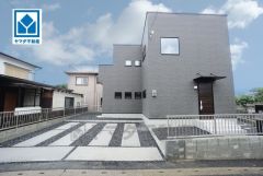 オール電化＾＾角地＾＾敷地約56坪＾＾4LDK＾＾2階3居室WIC付き。JR「田代」駅まで徒歩7分。鳥栖市バス「田代外町住宅南」まで徒歩1分。鳥栖駅・フレスポ鳥栖行き＾＾
