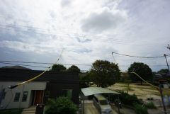 目の前に日差しを遮る建物がないので、日当たり＆風通し良好です＾＾心地よい自然の光や風を感じることができ、ほどよく開放感のある空間がつくれます。