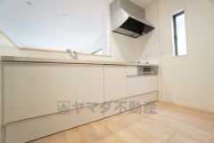 対面式キッチンなのでリビングにいるご家族とコミュニケーションを取りながら洗い物や、お料理が楽しめそうですね＾＾