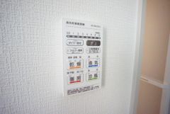 浴室暖房乾燥機には、暖房、乾燥、涼風、換気の4つの機能が付いています。タイマー付きです。換気・雨の日の洗濯も安心です＾＾