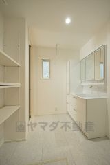 室内干し付き＾＾脱衣スペースも広々と確保されていて嬉しいですね＾＾