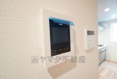 防犯はもちろん、セールスマン対策にもなるモニター付きインターホンです。お子さん1人での留守番時にも活躍しそうです。