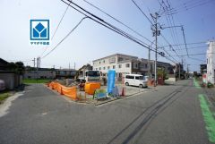 前面道路幅員：南側約4ｍ公道、東側約6.3ｍ公道、北側約2ｍ公道