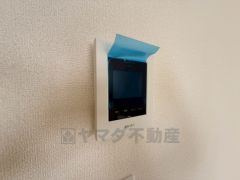 防犯はもちろん、セールスマン対策にもなるモニター付きインターホンです。 来訪者の顔が見えるので安心ですね＾＾