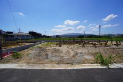 駐車スペースはゆとりある2台分を確保。マイカー用に、お客さま用に、余裕を持ってご利用いただけます。