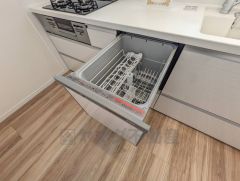 炊事時間を大幅に短縮できる食器洗浄乾燥機付き＾＾食器を洗う手間が減るので家族とのコミュニケーションの時間や自分の時間が増えますね。