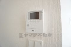 防犯はもちろんセールスマン対策にもなるモニター付きインターホン。