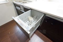 家事の時間短縮につながる食洗機付き。