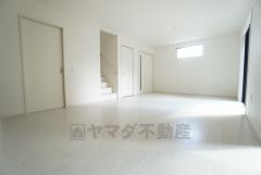 縦長リビングは、壁が多いので家具また、リビング横の居室を個室として活用しやすいため、将来的に子ども部屋や寝室として利用する予定がある方は、独立性の高い縦長リビングが使いやすそうです。