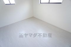 家具を選ばないナチュラルなフローリングとシンプルなクロスです＾＾