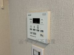 浴室暖房乾燥機には、暖房、乾燥、涼風、換気の4つの機能が付いています。タイマー付きです。換気・雨の日の洗濯も安心です＾＾