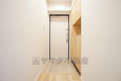 靴をスッキリと片付けられるシューズボックス付きの玄関です＾＾スッキリと片付いた玄関は気持ちがいいです。 