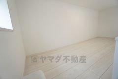 6.75帖の洋室の上部にはロフトがあります。普段使わないものの収納におススメ＾＾
