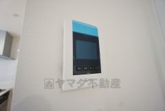 防犯はもちろん、セールスマン対策にもなるモニター付きインターホンです。 来訪者の顔が見えるので安心ですね＾＾