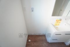 ランドリースペース横には窓も付いており換気に便利です＾＾