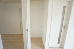 便利なリビング収納付き。日常のものから趣味の道具、お子様のおもちゃまで様々なものを綺麗に収納してくれます＾＾