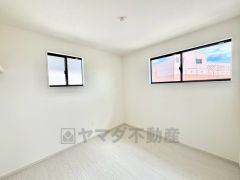 日当たり良好です。2階には4部屋洋室があるのでお子様が大きくなっても安心です＾＾