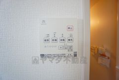 浴室暖房乾燥機には、暖房、乾燥、涼風、換気の4つの機能が付いています。タイマー付きです。換気・雨の日の洗濯も安心です＾＾