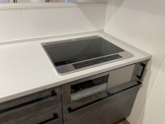 お手入れのしやすいIHクッキングヒーターです。3口コンロなので、効率よくお料理が楽しめます。毎日のお料理も楽しくなりますね＾＾ 